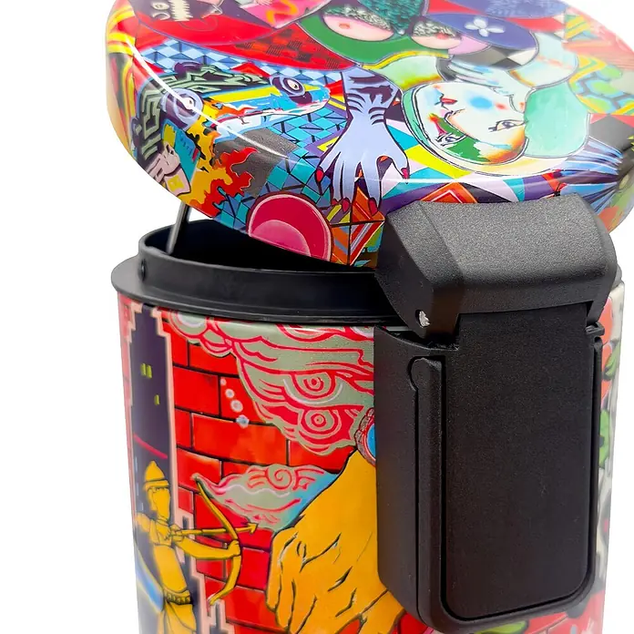Tohaa Design Kosmetikeimer 3L Vanity Fair - Guive Khosravi -  - Kompakter Auto-Aschenbecher/Mini-Mülleimer mit lebhaften Pop-Art-Designs und einem schwarzen Clip-Mechanismus.