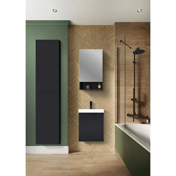 Riva Yasumi Badmöbel-Set - Gesamtbreite Badmöbel: 86 cm, Schwarz, 5 -tlg. - Dunkelgrauer Badunterschrank und hoher Schrank in einem modernen Badezimmer.