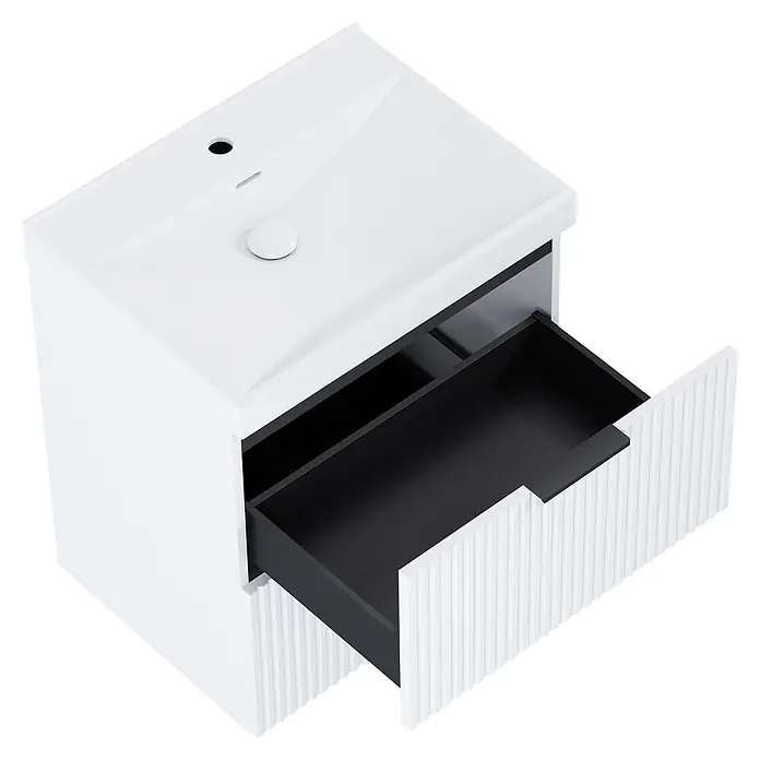 Riva Yasumi Badmöbel-Set - Gesamtbreite Badmöbel: 61 cm, Weiß, 3 -tlg. - Weißer Badschrank mit integriertem Waschbecken und offener, gerippter Schublade mit schwarzem Innenraum.