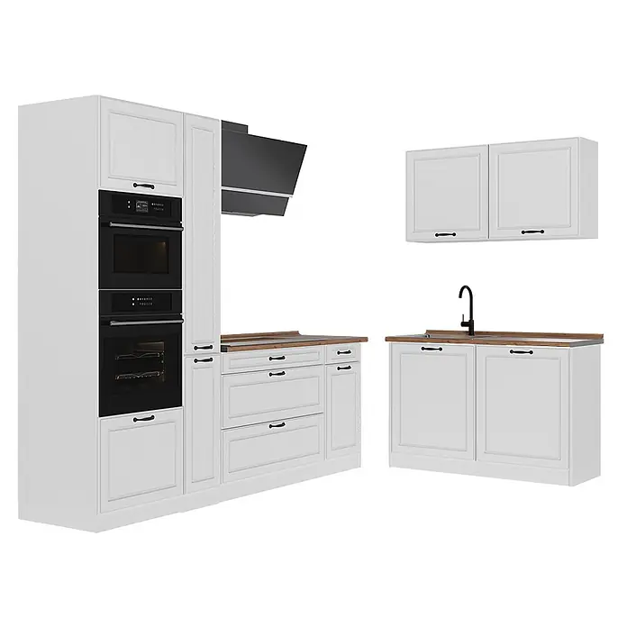 Eckküche R-Line 230 cm Weiß Landhaus Art.-Nr. 68193 -  - Weiße Küchenschränke mit schwarzen Einbauöfen, Dunstabzugshaube und Spülbeckenarmatur, Holzarbeitsplatten.