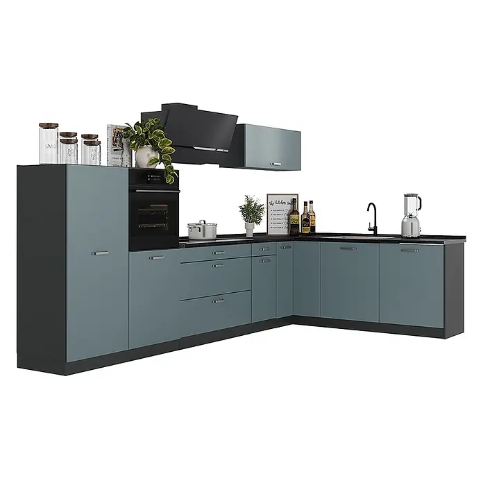 Eckküche R-Line 347 cm Blau-Grau Art.-Nr. 67597 -  - L-förmige Küchenzeile mit blau-grauen Türen, schwarzen Arbeitsplatten, integriertem Backofen, Kochfeld, Spüle und Dunstabzugshaube.