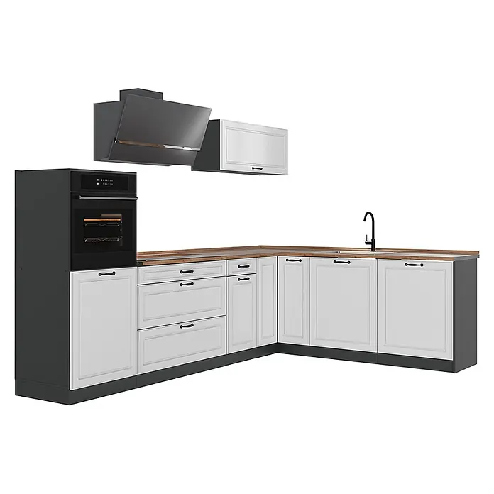 Eckküche R-Line 287 cm Weiß Landhaus Art.-Nr. 68203 -  - Eckküche mit weißen Shaker-Schränken, dunkelgrauem Ofen und Dunstabzugshaube sowie Holzarbeitsplatte.