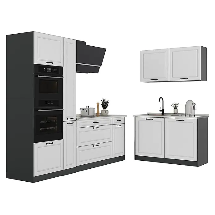 Eckküche R-Line 230 cm Weiß Landhaus Art.-Nr. 68168 -  - Eine moderne modulare Küchenzeile mit weißen Schranktüren im Shaker-Stil und dunkelgrauen Rahmen, inklusive Einbauöfen, Mikrowelle, Dunstabzugshaube und Spüle.