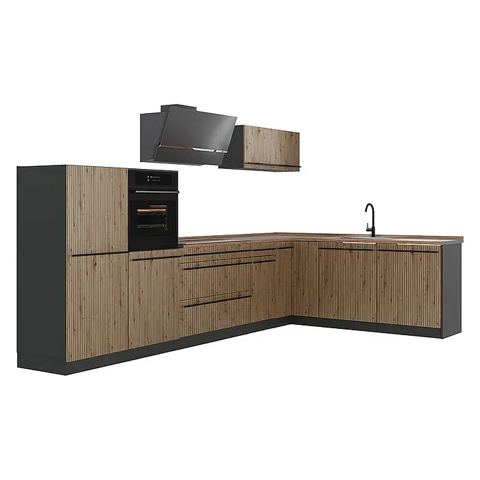 Eckküche R-Line 347 cm Artisan-Eiche Art.-Nr. 67590 -  - L-förmige Küchenzeile mit Holzlamellenfronten, dunkelgrauen Paneelen, integriertem Backofen, Spüle und Dunstabzugshaube.