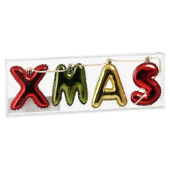 Guirnalda decorativa XMAS - Plástico, Multicolor, L x An x Al: 10 x 2,5 x 7,5 cm - Cuatro adornos navideños brillantes "XMAS" de estilo globo, rojos, verdes y dorados, en una cinta, empaquetados en plástico transparente.
