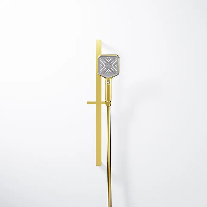 Steinberg Serie 342 Brausegarnitur, 700mm, Handbrause 3-fach verstellbar, -  - Goldene Handbrause mit quadratischem Kopf und grauer Blende, montiert an einer goldenen Duschstange.