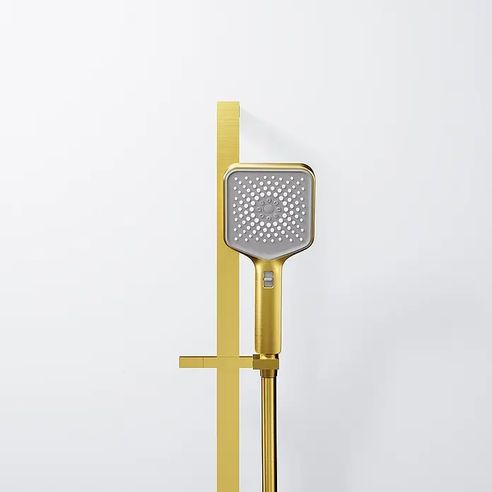 Steinberg Serie 342 Brausegarnitur, 700mm, Handbrause 3-fach verstellbar, -  - Goldene Duschbrause mit grauem Sprühkopf, montiert an einer goldenen Duschstange.
