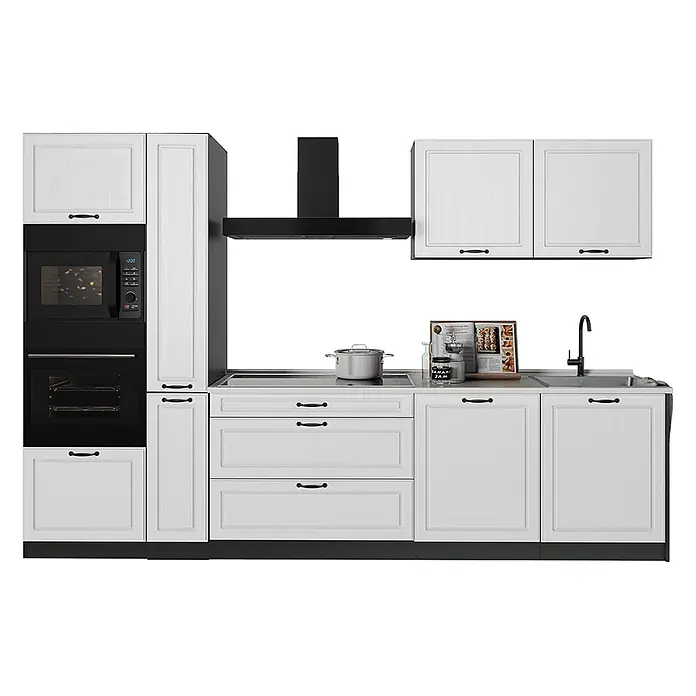 Küchenzeile R-Line 310 cm Weiß Landhaus Art.-Nr. 67939 -  - Moderne weiße Küchenzeile mit schwarzen Einbaugeräten: Backofen, Mikrowelle, Kochfeld und Spüle mit schwarzem Wasserhahn, sowie schwarzen Griffen.