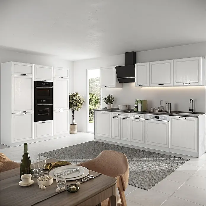 Küchenzeile R-Line 180 cm Weiß Landhaus Art.-Nr. 67797 -  - Moderne weiße Küchenschränke mit schwarzen Einbaugeräten wie Backofen, Mikrowelle, Dunstabzugshaube und Geschirrspüler.