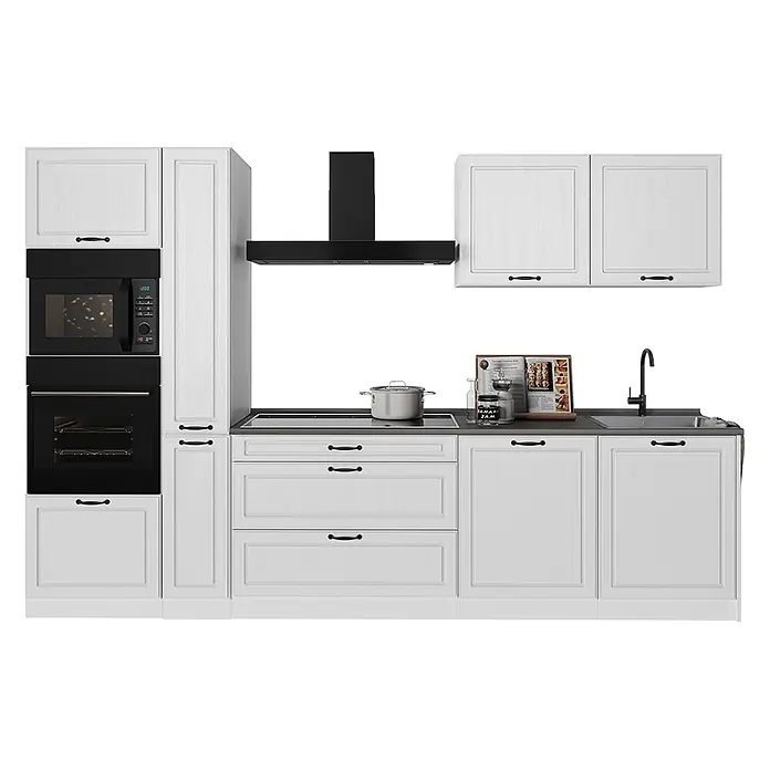Küchenzeile R-Line 310 cm Weiß Landhaus Art.-Nr. 67962 -  - Weiße modulare Küchenzeile mit schwarzen Einbaugeräten, dunkelgrauer Arbeitsplatte und Spüle, dekoriert mit Kochtopf und Accessoires.