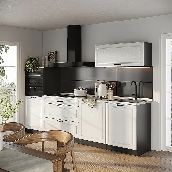Küchenzeile R-Line 280 cm Weiß Landhaus Art.-Nr. 67977 -  - Weiße und schwarze Modulküche mit Kassettenfronten, integriertem Ofen, Kochfeld und Spüle in einem modernen Essbereich.