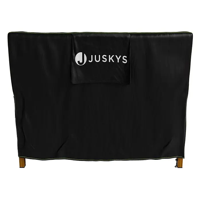 Gartenmöbel Abdeckplane CoverSafe Pro 150x90x75 cm -  - Schwarze JUSKYS Abdeckung mit grünem Saum über einem Möbelstück.