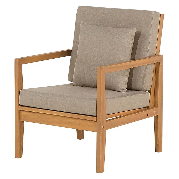 27-tlg Lounge Set PATAJA in Braun/Grau/Beige -  - Ein hölzerner Outdoor-Sessel mit dicken, beigefarbenen Streifenkissen und einem passenden Lendenkissen.