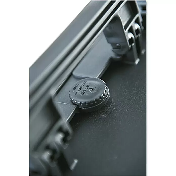 Wasserdichter Koffer MAX 505 - L x B x H: 555 x 428 x 211 mm, Mit Würfelschaumstoffeinlage, Schwarz, Kunststoff - Detailaufnahme