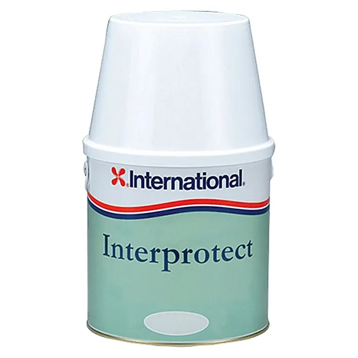 International Grundierung Interprotect - Weiß, 2,5 l, Matt - Dose Interprotect Bootsfarbe von International mit weißem Deckel und blau-roter Banderole.