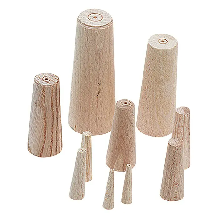 Leckpfropfen - 10 Stk., Weichholz - Nahaufnahme von verschiedenen Größen von Holzstopfen mit Löchern.