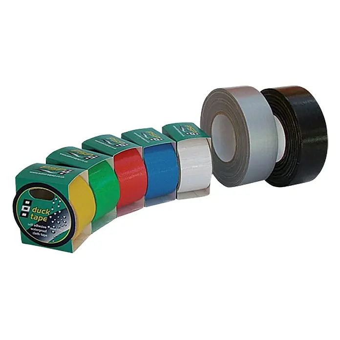 Duck Tape - Weiß, 5 m x 50 mm - Eine Packung Duck Tape mit verschiedenen Farben und zwei einzelnen Rollen Duck Tape in Grau und Schwarz.