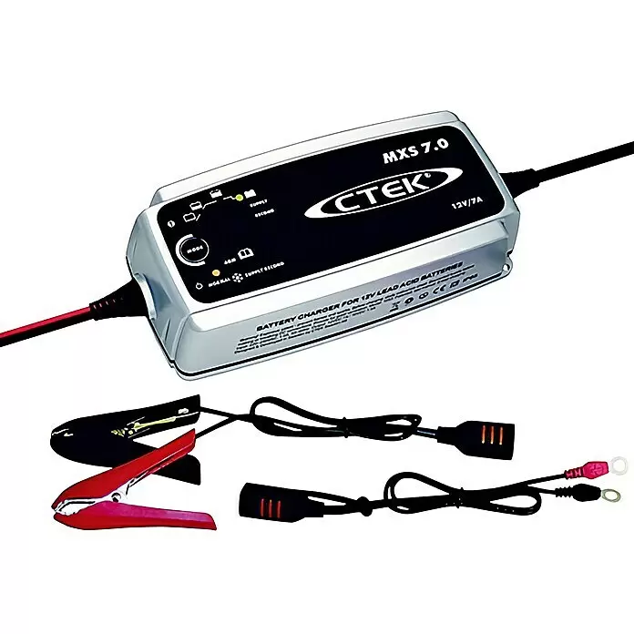 CTEK Equipo cargador automático MXS - Corriente de carga: 7,2 A, Capacidad: 14 Ah - 150 Ah - Cargador de batería CTEK MXS 7.0 plateado y negro con pinzas rojas/negras y cables con terminales de anillo.