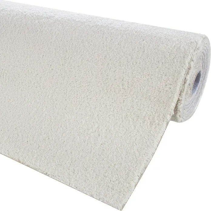 Teppichboden Meterware Linda - Breite: 400 cm, Velours, 100 % Polypropylen, Hellbeige - Nahaufnahme einer hellen Teppichrolle mit weicher Textur, ideal für die Bodengestaltung in Wohnräumen.