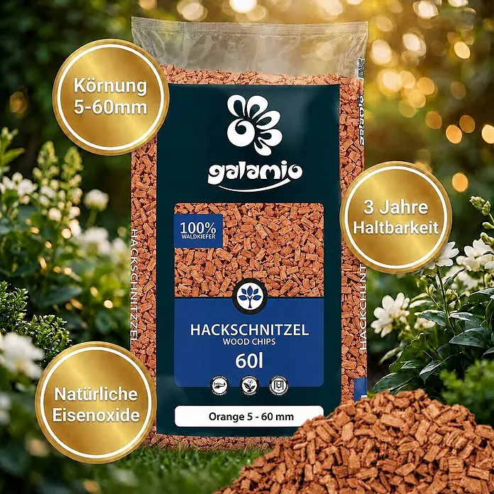 Hackschnitzel Holzdekor Orange 5-60 mm 60l x 12 Sack 720l 12er Palette -  - Orange Galamio Hackschnitzel (5-60mm) aus 100% Waldkiefer im Beutel, im Garten abgebildet.