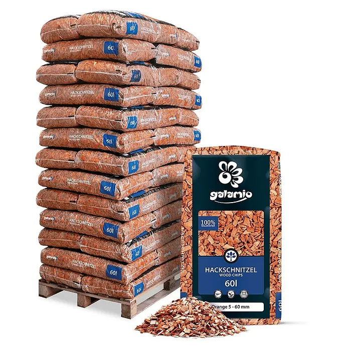 Hackschnitzel Holzdekor Orange 5-60 mm 60l x 39 Sack 2340l Palette -  - Palettenladung transparenter Säcke mit orangen Holzspänen, mit stehender Display-Tüte: 'galamio HACKSCHNITZEL WOOD CHIPS Orange 5 - 60 mm'.