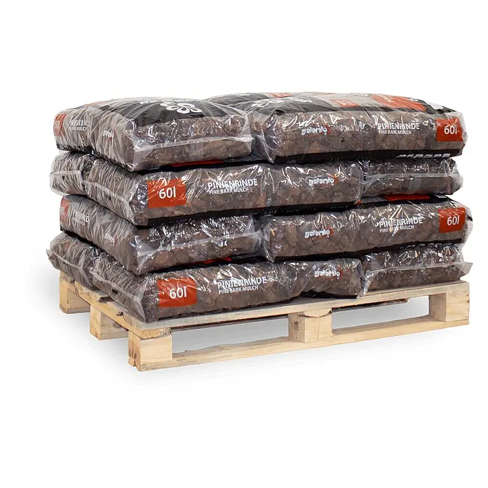 Rindenmulch Pinie Grob 25-40 mm 60l x 12 Sack 720l 12er Palette -  - Säcke mit dunkelbraunem Pinienrindenmulch, auf einer Holzpalette gestapelt.