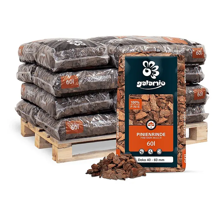 Rindenmulch Pinie Deko 40-60 mm 60l x 12 Sack 720l 12er Palette -  - Säcke mit Pinienrinde auf Paletten, ein offener Sack zeigt die dunkelbraune Dekorationsrinde und 60L Inhalt.
