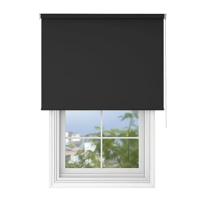 Tageslichtrollo blickdicht Wand und Deckenmontage schwarz 70x220 cm -  - Schwarzes Rollostoff, teilweise vor einem Fenster heruntergelassen, mit Steuerkette.
