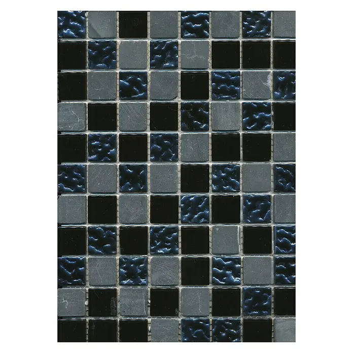 Mosaikfliese Crystal Mix CM M462 - 32,7 x 30,2 cm, Schwarz, Glänzend - Nahaufnahme der schwarzen, grauen und blauen Mosaikfliesen, die ein verschlungenes und modernes Muster für Badezimmer oder Küchenböden erzeugen.