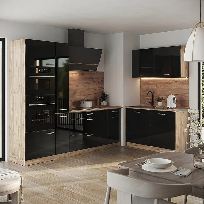 Eckküche R-Line 230 cm Schwarz Hochglanz Art.-Nr. 66731 -  - Moderne Küche mit hochglanzschwarzen Schränken, hellen Holzfronten und integrierten Geräten.