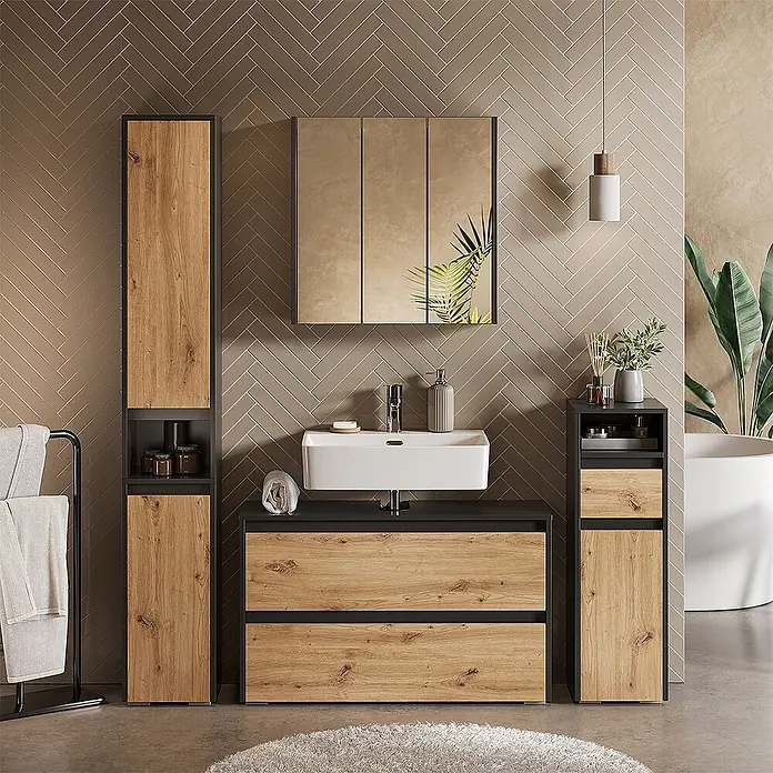 Badmöbel-Set Majest 100 cm Anthrazit Art.-Nr. 71725 -  - Modernes Badmöbel-Set mit Holzoptikfronten und dunklen Rahmen, bestehend aus Waschtisch, Hoch- und Beistellschrank, im stilvollen Bad.