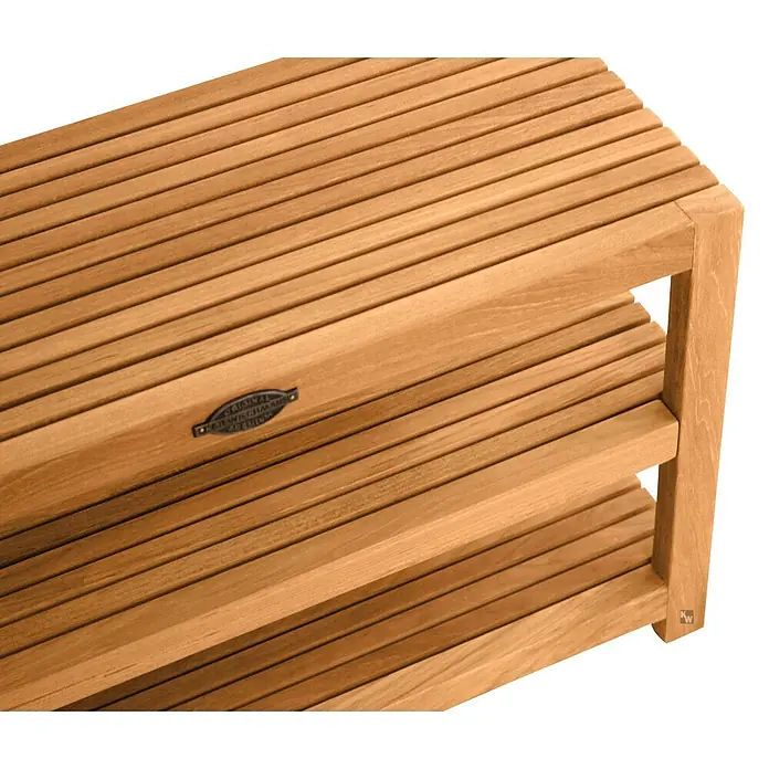 Badregal Holz Lucia Massivholz Regal mit verstellbarem Zwischenboden -  - Helle Holzbank oder Schuhregal aus Lattenrost mit Metall-Markenetikett.