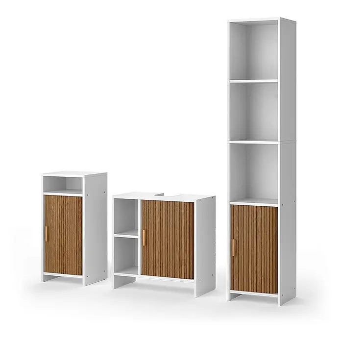 Badmöbel-Set Norea 60 cm Eiche Art.-Nr. 65829 -  - Drei weiße modulare Aufbewahrungsschränke mit geriffelten Holztüren, einer als Waschbeckenschrank konzipiert.
