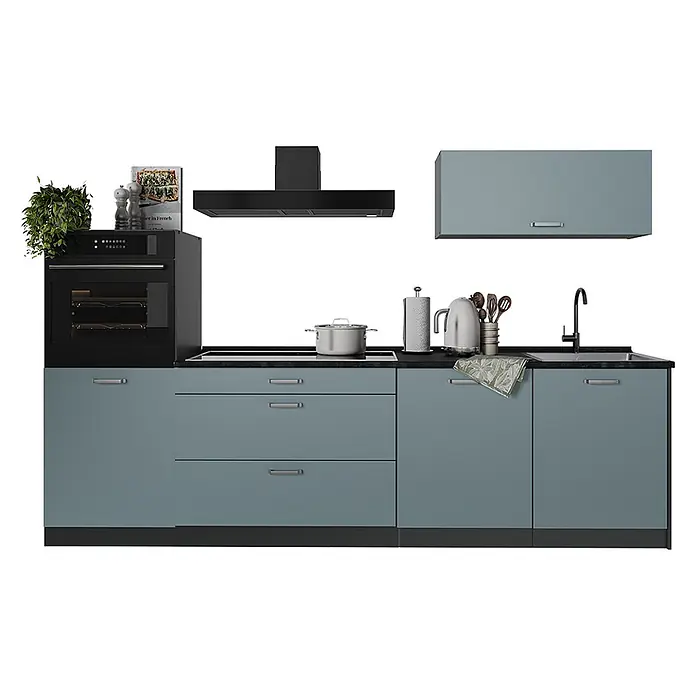 Küchenzeile R-Line 280 cm Blau-Grau Art.-Nr. 67248 -  - Moderne modulare Küche mit blaugrauen Schränken, schwarzer Arbeitsplatte, Einbauofen, Dunstabzugshaube und Spüle.