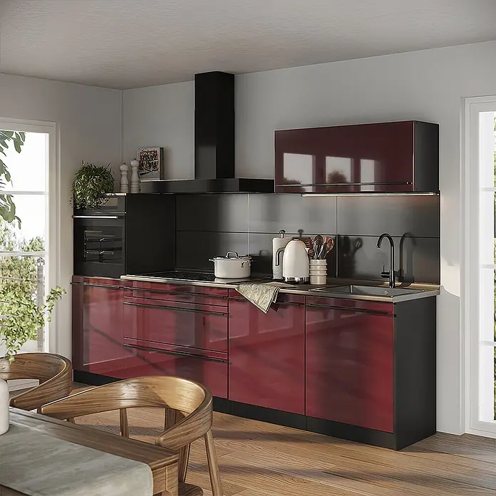 Küchenzeile R-Line 280 cm Rot Hochglanz Art.-Nr. 66472 -  - Moderne Küche mit glänzend roten und mattschwarzen Schränken, inklusive Ofen, Kochfeld, Spüle und Dunstabzugshaube.
