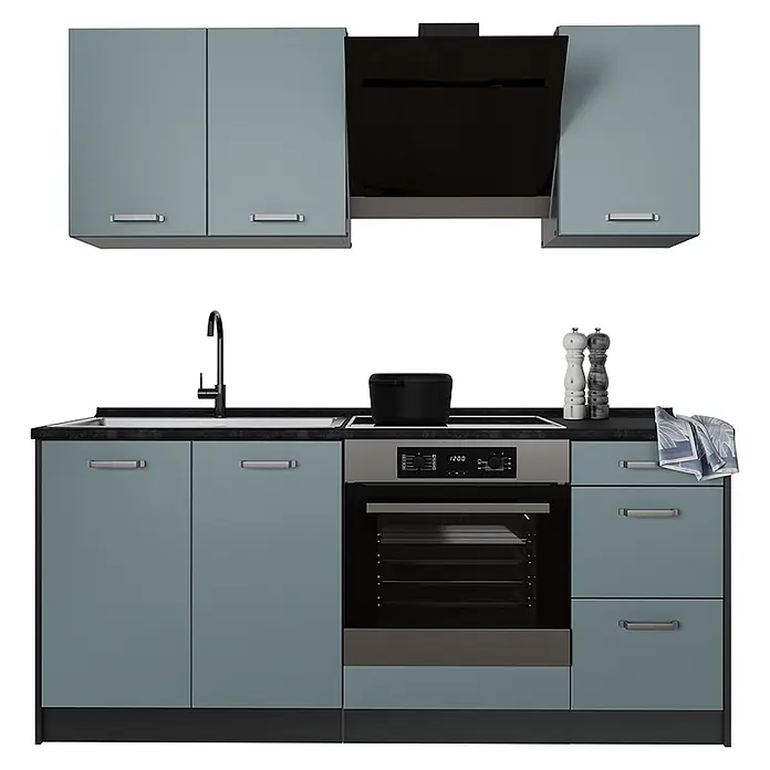 Singleküche R-Line 180 cm Blau-Grau Art.-Nr. 66983 -  - Eine modulare Küchenzeile mit blaugrauen Schränken, schwarzer Arbeitsplatte, Spüle mit schwarzem Wasserhahn, Einbaubackofen und schwarzer Dunstabzugshaube.
