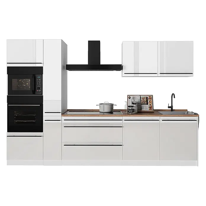 Küchenzeile R-Line 310 cm Weiß Hochglanz Art.-Nr. 66461 -  - Moderne weiße Küchenzeile mit integriertem schwarzem Ofen, Mikrowelle, Kochfeld, Spüle mit schwarzem Wasserhahn und Holzarbeitsplatte.