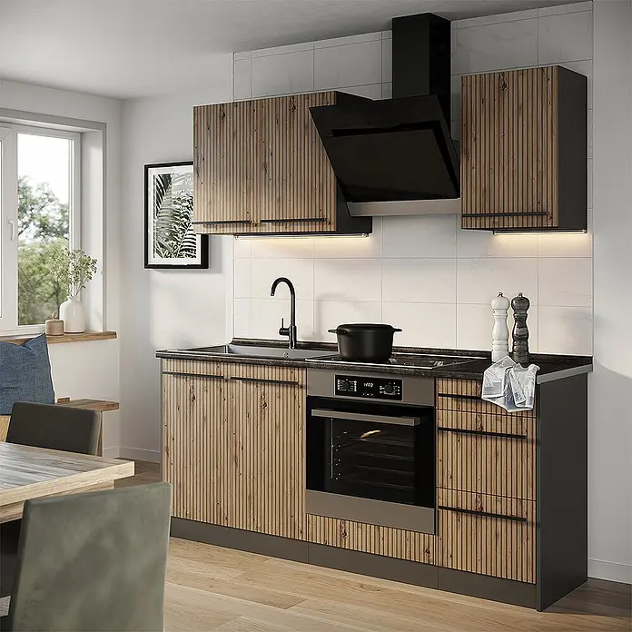 Singleküche R-Line 180 cm Artisan-Eiche Art.-Nr. 66973 -  - Moderne Küchenzeile mit geriffelten Holzdekorfronten, integriertem Backofen, Spüle und schwarzen Geräten.