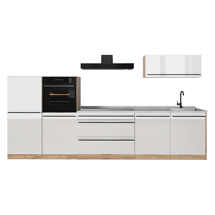 Küchenzeile R-Line 340 cm Weiß Hochglanz Art.-Nr. 66539 -  - Moderne Küche mit weißen Hochglanzschränken, Holzsockel, schwarzem Backofen, Kochfeld, Dunstabzug und Spüle.