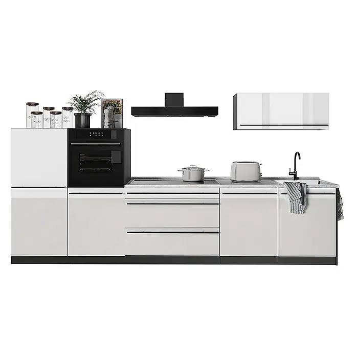 Küchenzeile R-Line 340 cm Weiß Hochglanz Art.-Nr. 66521 -  - Moderne Küche mit weißen Hochglanzschränken, schwarzem Einbaubackofen, Dunstabzugshaube und Wasserhahn, sowie heller Arbeitsplatte.