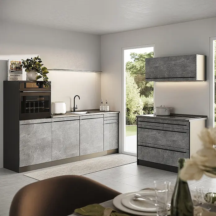 Küchenzeile R-Line 220 cm Beton Art.-Nr. 67417 -  - Moderne Küche mit grauen Schränken in Betonoptik, integriertem Backofen und Spüle.
