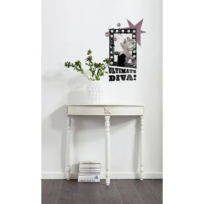Komar Dekosticker Ultimate Diva Miss Piggy - Schwarz/Lila, 70 x 50 cm - Ein stilvoller Konsolentisch aus Holz mit weißem Finish, ideal für den Eingangsbereich oder das Wohnzimmer, mit Ablage für Bücher.