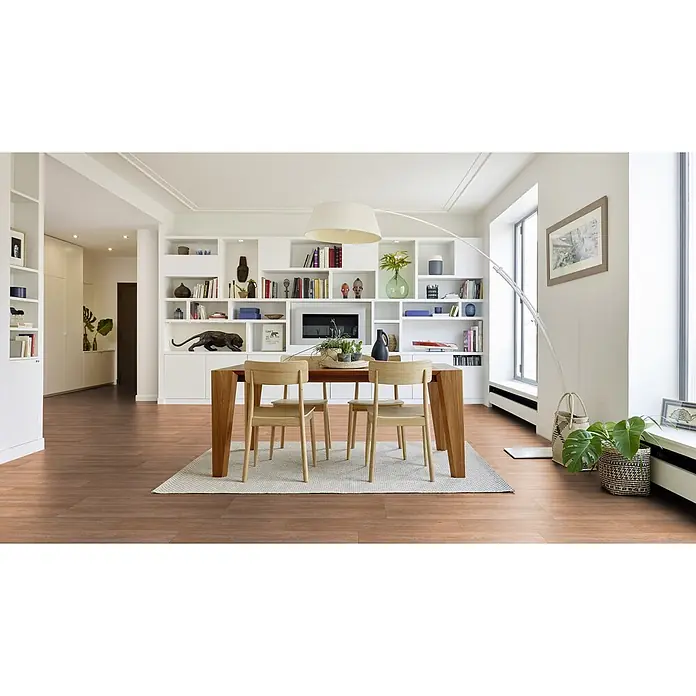 PVC-Boden Meterware Vinylboden 2m Diele Kiefer dunkel antik -  - Brauner Holzboden in einem modernen Esszimmer, der sich in einen angrenzenden Flur erstreckt.
