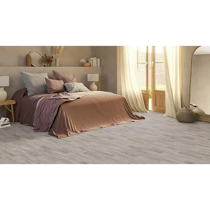 PVC-Boden Meterware Vinylboden 4m Diele Eiche grau -  - Hellgrauer Holzboden in einem Schlafzimmer verlegt.
