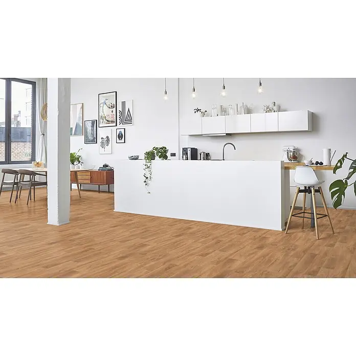 PVC-Boden Meterware Vinylboden 2m Diele Eiche dunkel -  - Mittelbrauner Dielenboden in Holzoptik in einem offenen Küchen- und Essbereich.