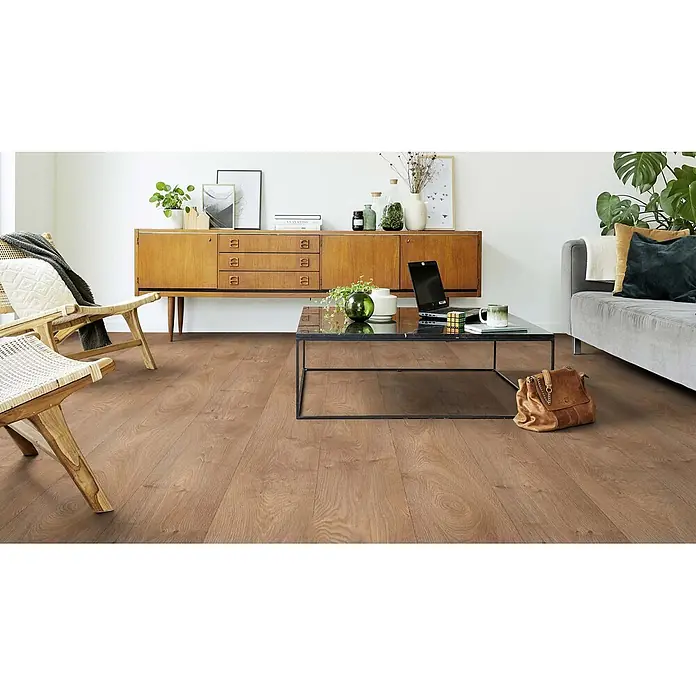 PVC-Boden Meterware Vinylboden 4m Holzoptik Diele Eiche natur -  - Hellbrauner Holzoptik-Boden in einem modernen Wohnzimmer verlegt, mit realistischer Maserung und Textur für eine natürliche Ästhetik.