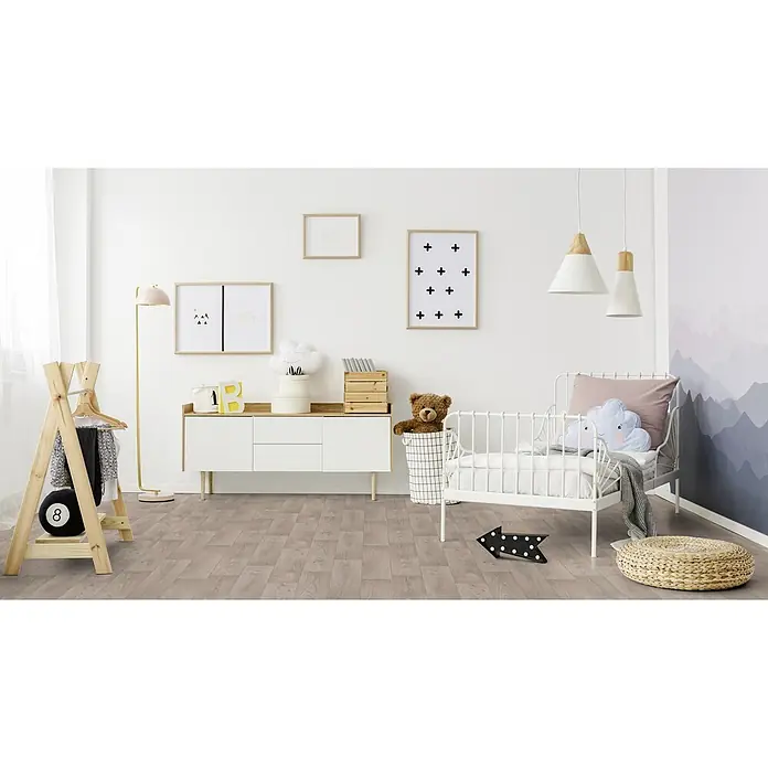 PVC-Boden Meterware Vinylboden 2m Diele Eiche grau -  - Hellbrauner Laminatboden in Holzoptik, verlegt in einem Kinderzimmer.