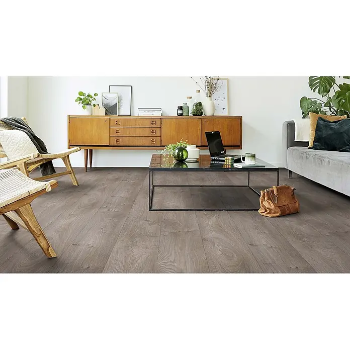 PVC-Boden Meterware Vinylboden 4m Holzoptik Diele Eiche dunkel-grau -  - Grau-brauner Holzboden in einem modernen Wohnzimmer.