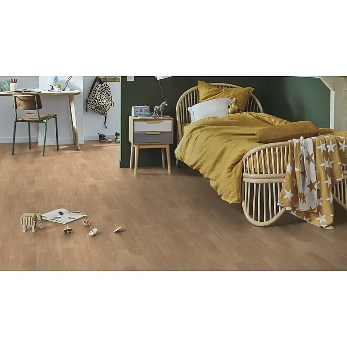 PVC-Boden Meterware Vinylboden 4m Schiffsboden Buche gedämpft -  - Helle braune Holzoptik-Bodenbelag in einem Kinderzimmer mit Schreibtisch und Bett, der den natürlichen Holzeffekt zeigt.