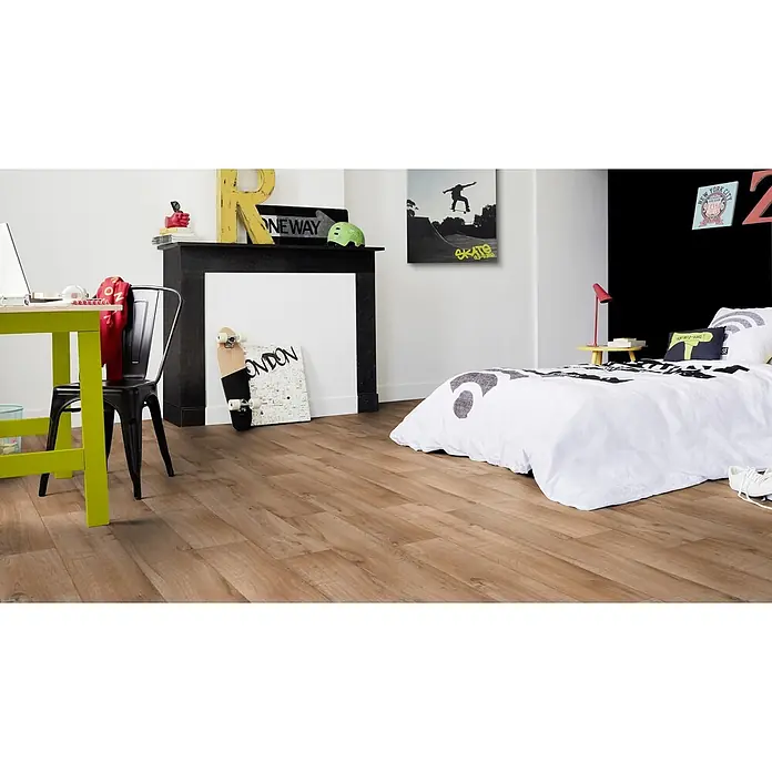 PVC-Boden Meterware Vinylboden 2m Diele Eiche dunkel -  - Hellbrauner Holzboden in einem Jugendzimmer. Die Dielen zeigen eine natürliche Holzmaserung für einen warmen, modernen Look.